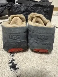 UGG グレー スエード スリッポン