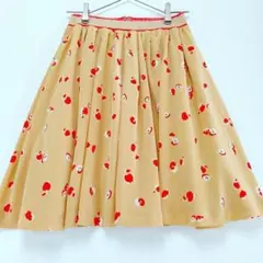 a1005【美品】アンドゥミ　フレアスカート　36　ベージュ　りんご柄のサムネイル