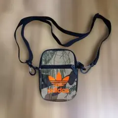 adidas カモフラージュ ショルダーバッグ
