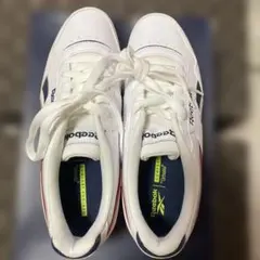 Reebokスニーカー