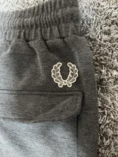 フレッドペリー グレー ジョガーパンツ ポケット付き