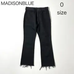 3719【美品】マディソンブルー フレアデニム ヘムカット クロップドパンツのサムネイル