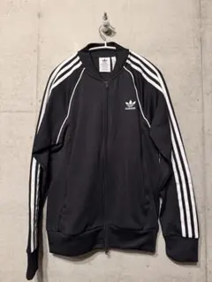 adidas ブラック ストライプジャージ