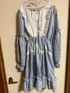 水色フリル付きひざ丈ワンピース