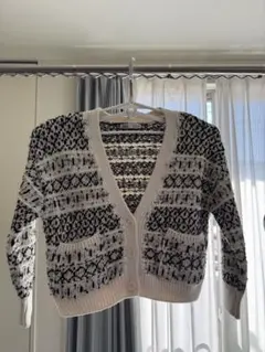 ZARA 幾何学模様カーディガン 黒・白