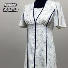 【美品】プロポーションボディドレッシング 百合柄パイピングワンピース PSサイズ