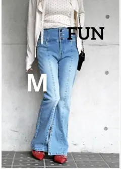 FUN デニムフレアーパンツ　Mサイズ