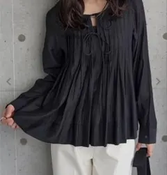 【美品】KOBE LETTUCE 長袖　シアータックフレアブラウスのサムネイル