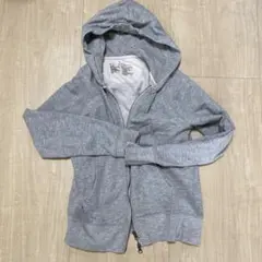 グレー パーカー