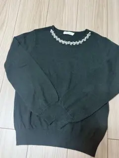 美品 激安 earth music&ecology ビジュー付きニットセーター