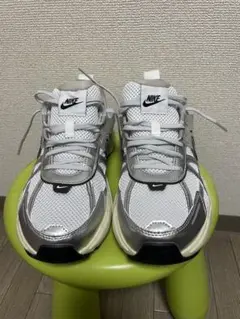 NIKE ナイキ V2K ラン
