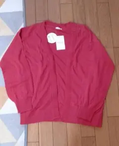 新品未着用タグ付きCINEMA CLUB UV加工 レッドカーディガン　Mサイズ
