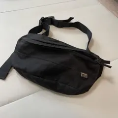 GU（ジーユー）＊ボディバッグ　黒