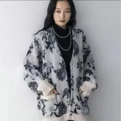 【新品】 期間限定セール価格 ジーナシス 5GフラワーラメフェザーVカーディガン