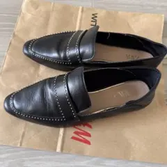 ZARA スタッズ付き黒レザー ローファー