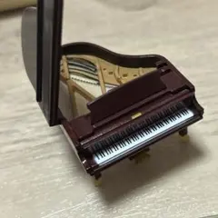 KAWAI　カワイ　ミニチュア　GX-3 Mahogany ピアノ　ガチャのサムネイル