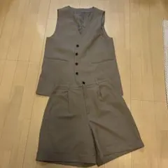 ベストとショートパンツ セットアップ