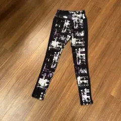 Reebok グラフィックタイツ 黒/紫