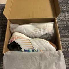 umbro フットサルシューズ ホワイト/マルチカラー