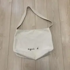 アニエスベーの斜めかけバッグです。