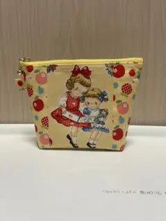ハンドメイド　マーガレット＆ソフィー　ポーチ
