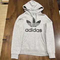 adidas グレー フード付きパーカー