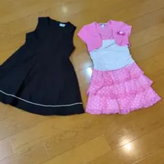 黒ノースリーブワンピースとピンクワンピース120
