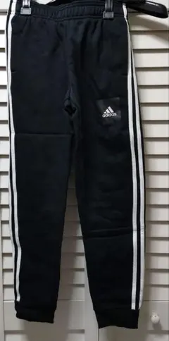 adidas ブラック サイドストライプ ロングパンツ