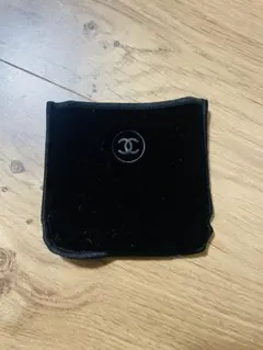 CHANEL アイシャドウ用　ベロア調ポーチのサムネイル