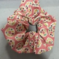 金平糖風柄赤シュシュ(カントリー生地使用)