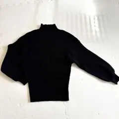 ブラック　リブニット　バルーン袖