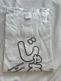 定価以下 クレヨンしんちゃん ✖️サンリオ Tシャツ Mサイズ【新品未開封】