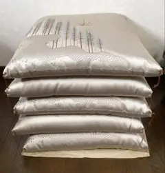 お値下げします！光沢のある、ふかふかの座布団