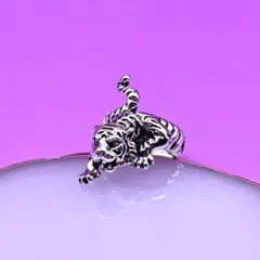 未使用　シルバー虎デザインリング　フリーサイズ