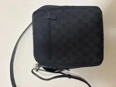 ブラックモノグラムショルダーバッグ