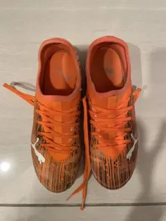 お値下げ中！PUMA サッカーシューズ オレンジ　22㌢