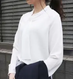 CAVORI クルーネック 袖リボン パールボタン ホワイト 長袖 ブラウス 