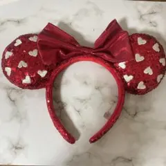 赤いハート模様のカチューシャ