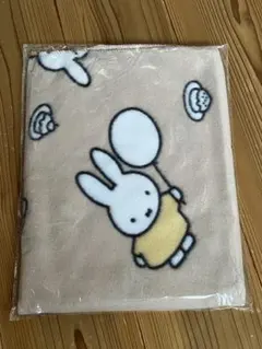 新品　ミッフィーひざ掛け　ミニ毛布　ブランケット　ベージュ