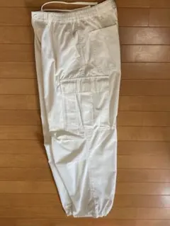 GU ホワイトカーゴパンツ