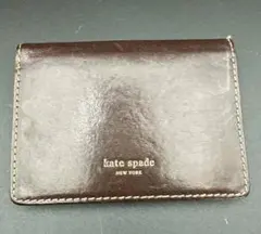 LVロゴ入りスニーカー