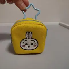 新品タグ付き！ちいかわ　カラビナつき刺繍スクエアミニポーチ　【うさぎ】