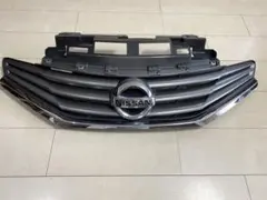 日産ノート　E12 ラジエーターグリル 62310 3BA0Aのサムネイル
