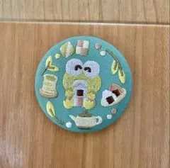 サンリオ刺繍缶バッチ　けろけろけろっぴ