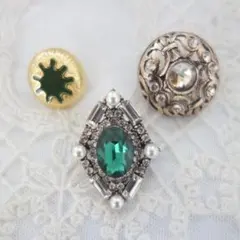 エメラルド色＆シャンパン　ブローチ　アンティーク調　小ぶり　ブローチ 3個セット