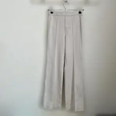 UNIQLO 白ベージュ ストレートレッグパンツ バックポケット付き