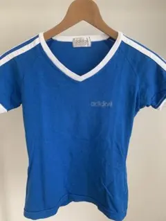 adidas Vネック Tシャツ