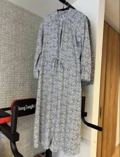 小花柄　ロングワンピース　マタニティ　フラワープリントワンピース　ホワイト　秋服