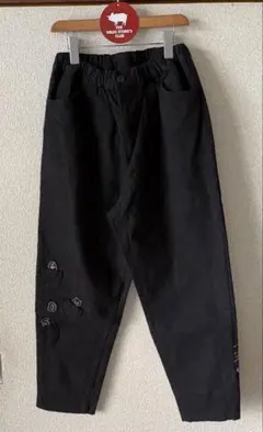 ☆中古☆ドラッグストアーズ　ブタ刺繍入り　テーパードパンツ