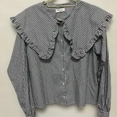 フリル付きギンガムチェックシャツ
